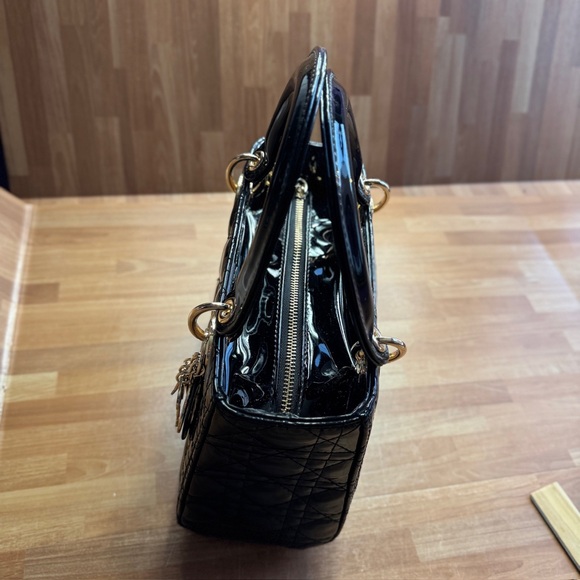 Black shiny purse with optional strap new in box - Picture 15 of 16